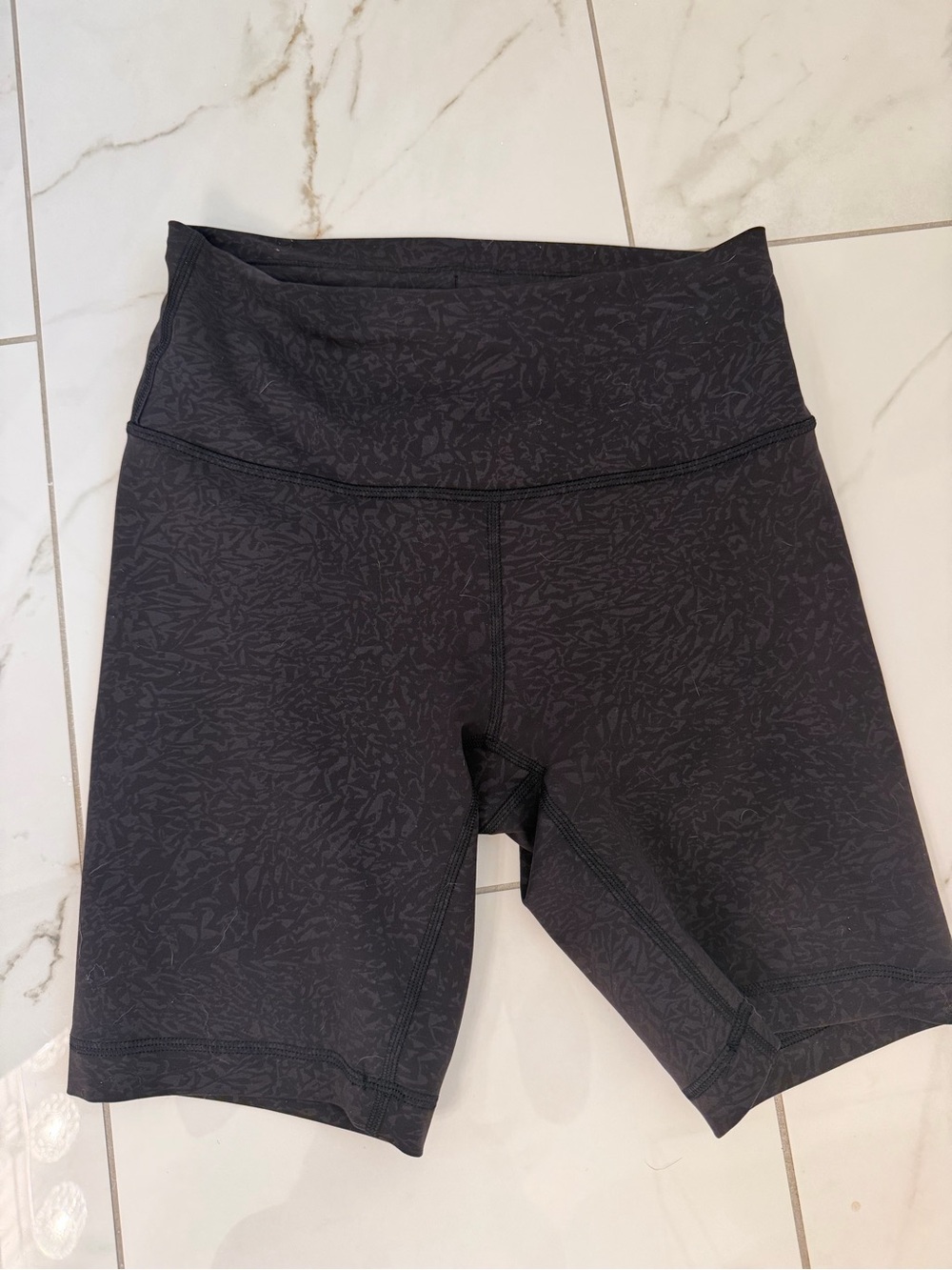 Lululemon black patterned wunder train shorts size 4